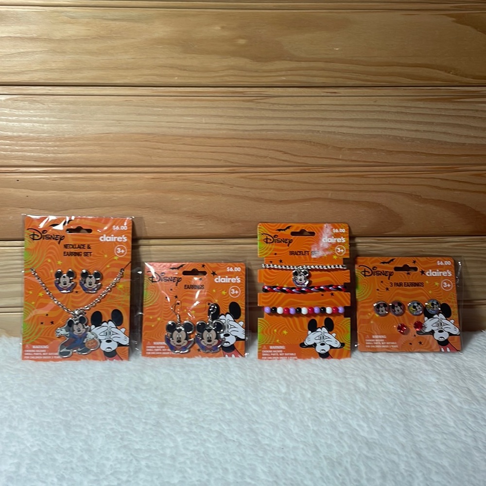 NIP Vampire Mickey Mouse Necklace & Earring Sets Claires Disney 2022 Halloween